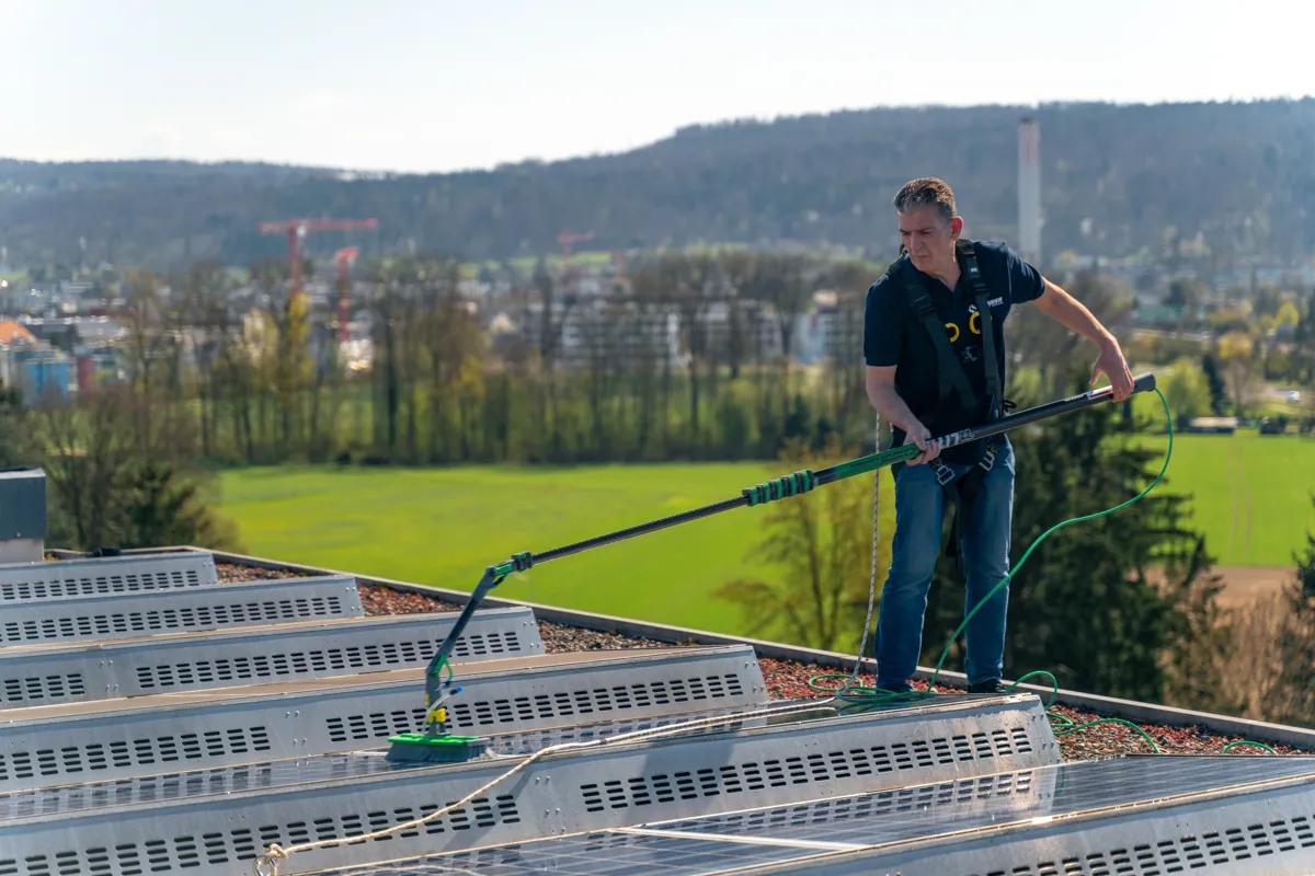 reinigung einer solaranlage in zürich