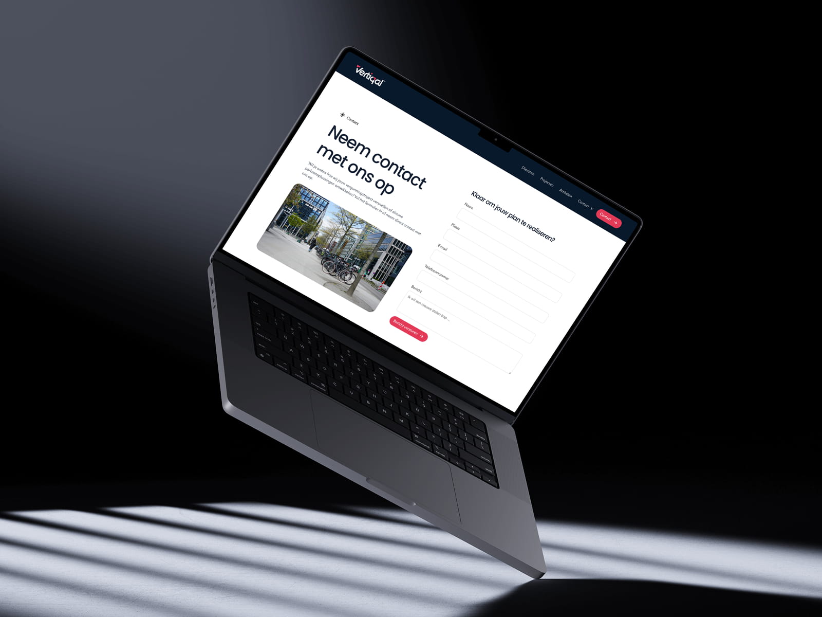 Professionele website presentatie – De op maat gemaakte website live te zien op een laptop, met een focus op branding en functionaliteit.