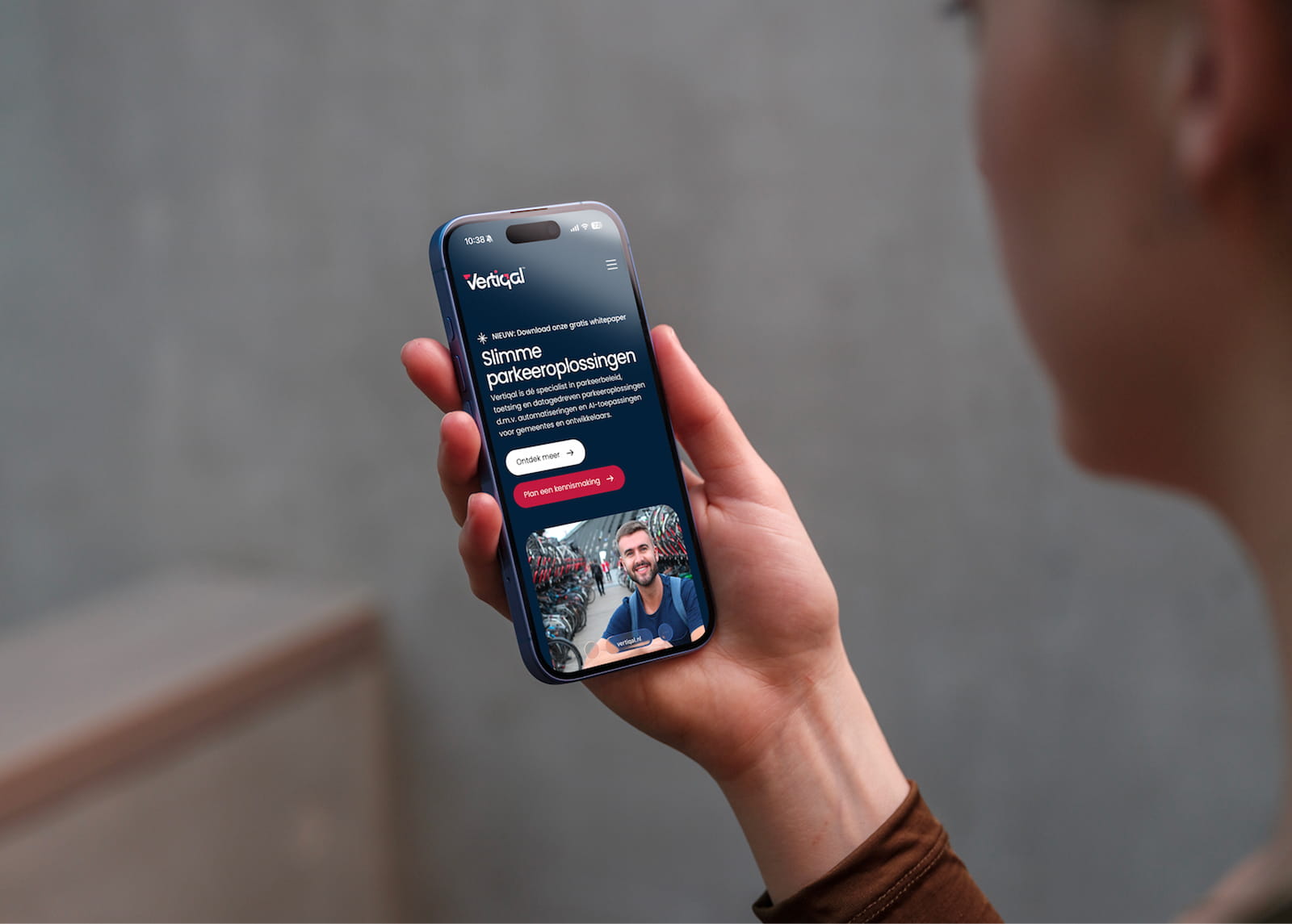 Professionele website presentatie – De op maat gemaakte website live te zien op een laptop, met een focus op branding en functionaliteit.