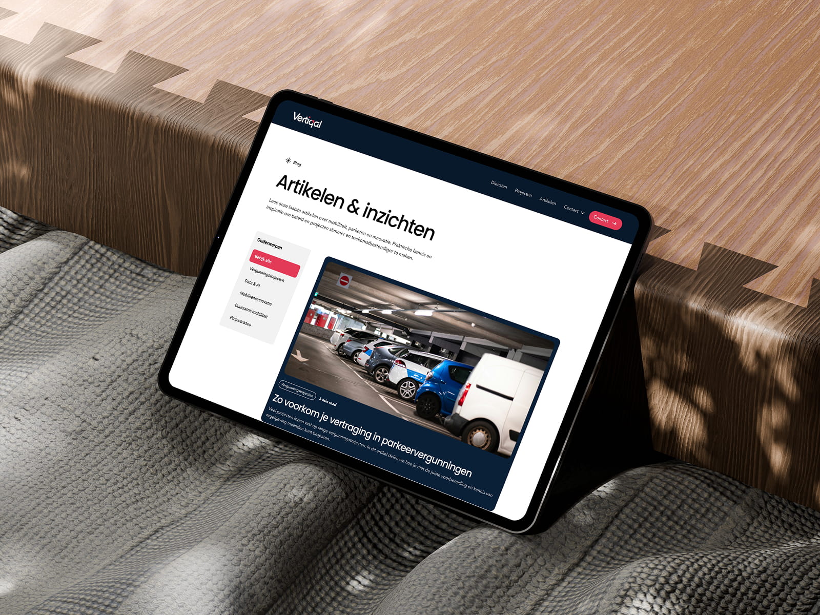 Professionele website presentatie – De op maat gemaakte website live te zien op een laptop, met een focus op branding en functionaliteit.