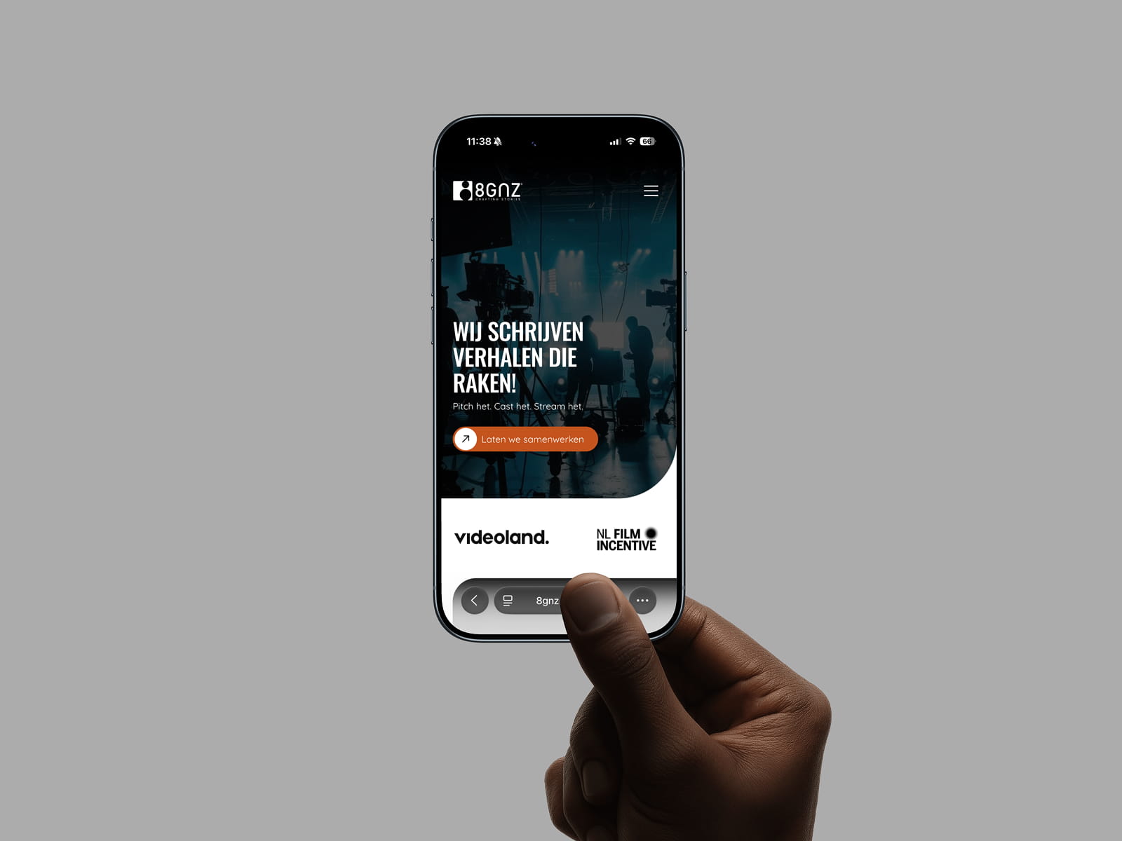 Professionele website presentatie – De op maat gemaakte website live te zien op een laptop, met een focus op branding en functionaliteit.