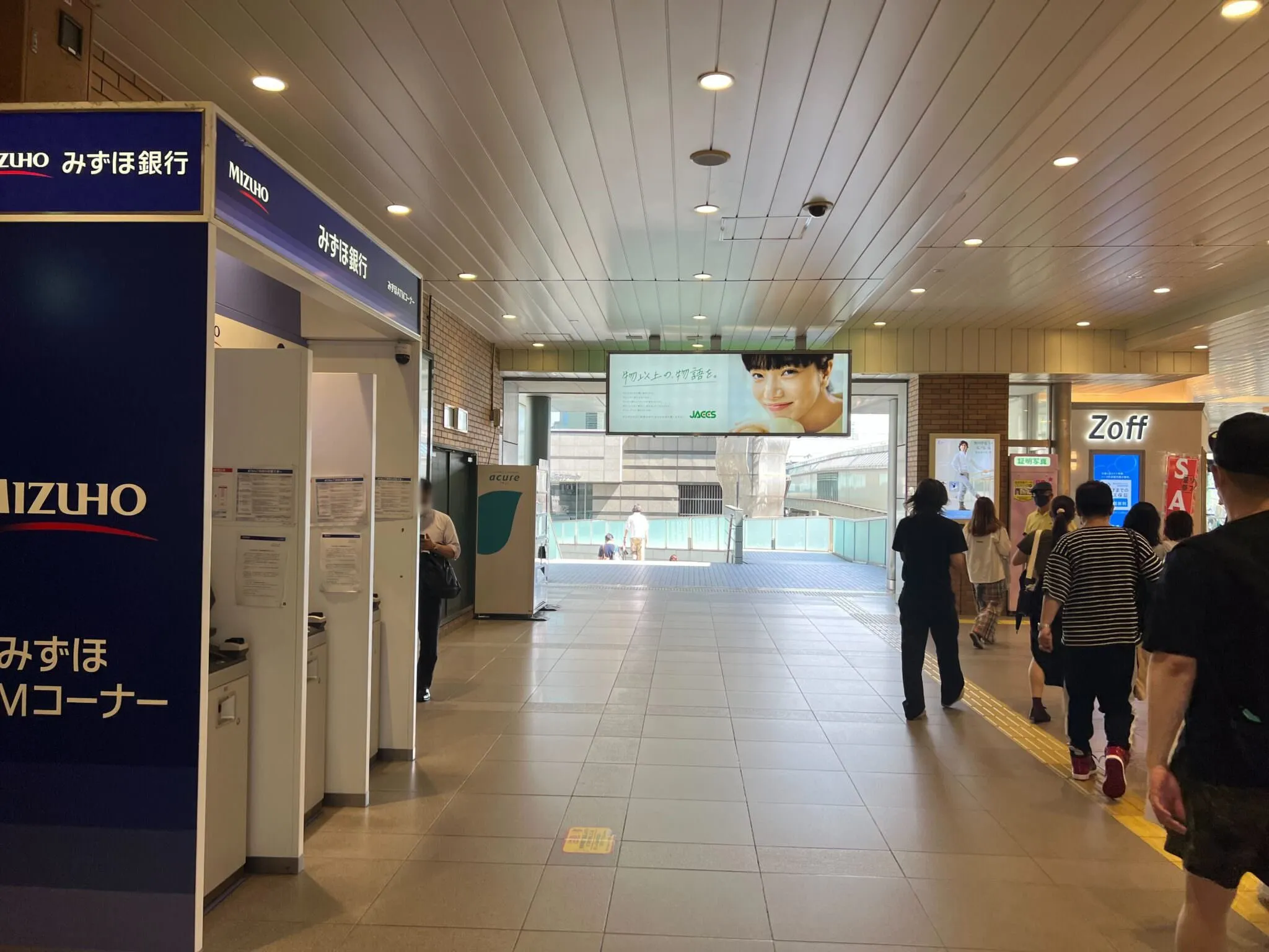 トーチクリニックまでのアクセス2 恵比寿駅左手のみずほ銀行ATMを直進