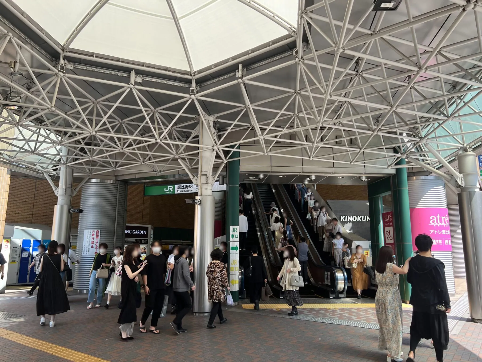 トーチクリニックまでのアクセス3 日比谷線恵比寿駅地上からJR恵比寿駅西口の様子