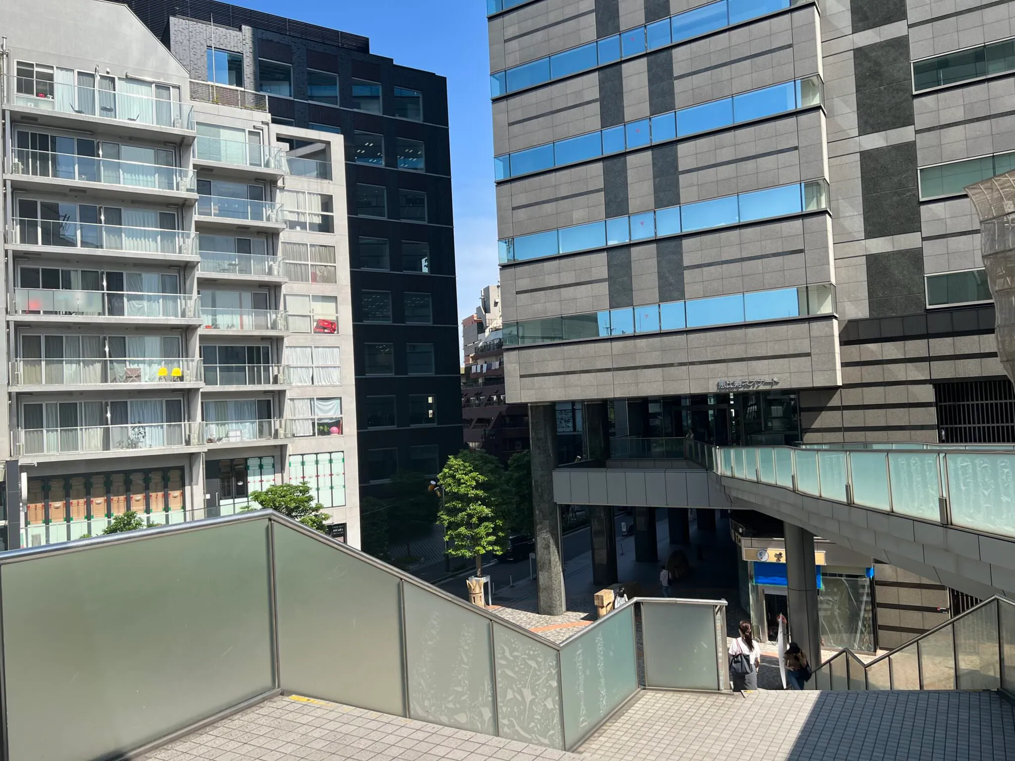 トーチクリニックへのアクセス3 恵比寿駅屋外階段