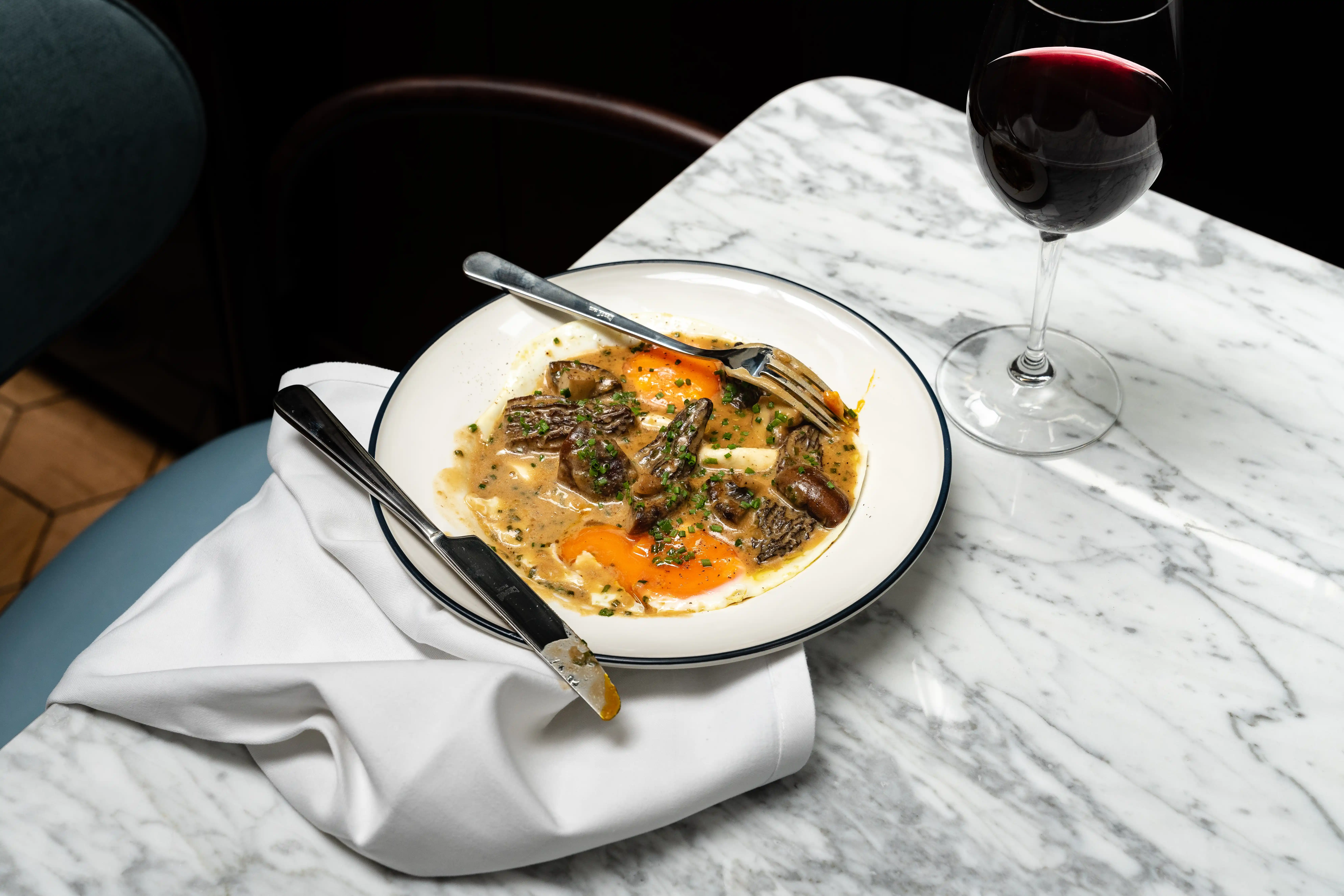 Gourmet dish with sauce and mushrooms - Henri Restaurant Henrietta Hotel