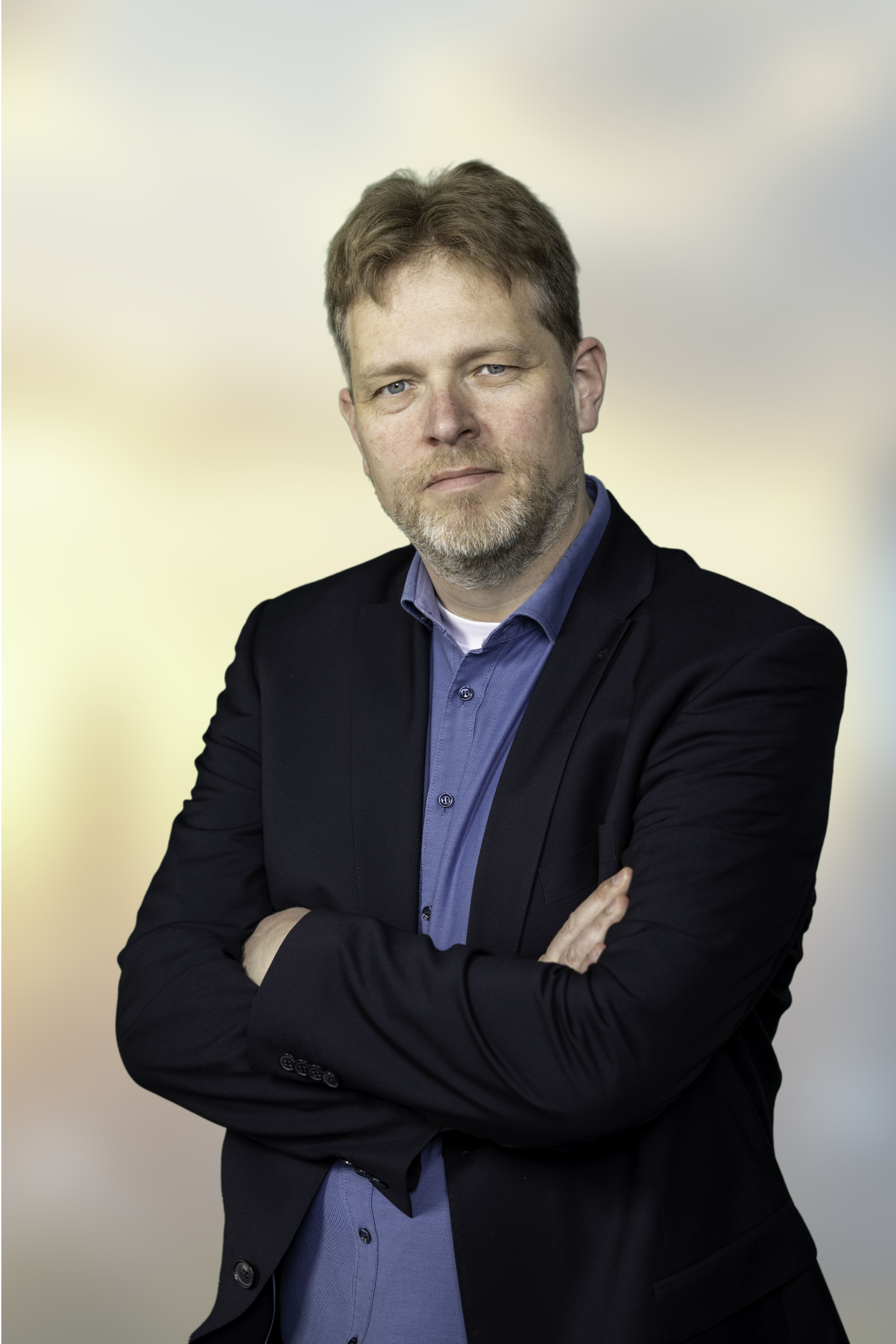Dr. Rutger Boels  strukturiert komplexe KI-Fragen über Logik, Ontologien, Modelle und technische Machbarkeit. Er arbeitet an einer eigenen Technologie für logische KI