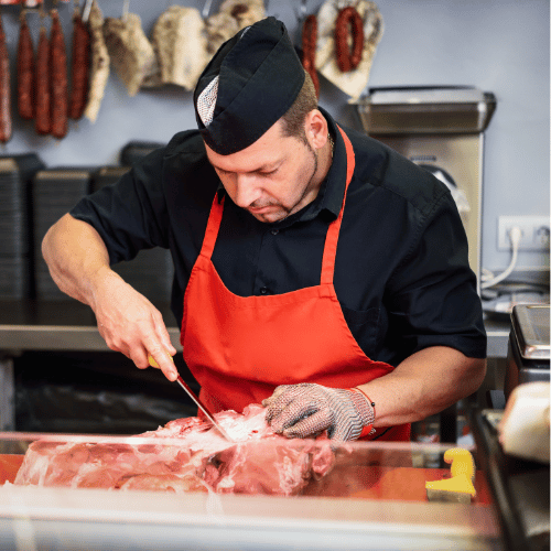 Boucher en rayon traditionnel en supermarché – recrutement intérim métiers de bouche