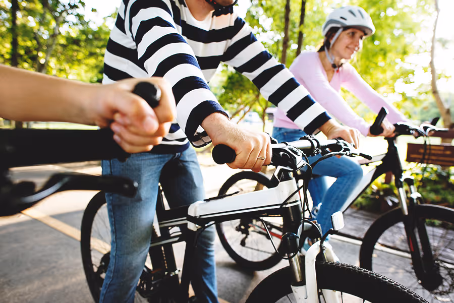 Fahrradfahrer im Park