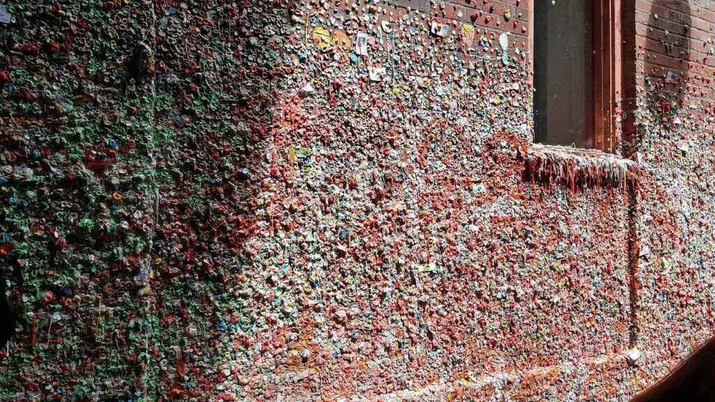 bubblegum wall Instagram photo spot