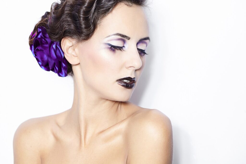 Self expressing look with dark makeup