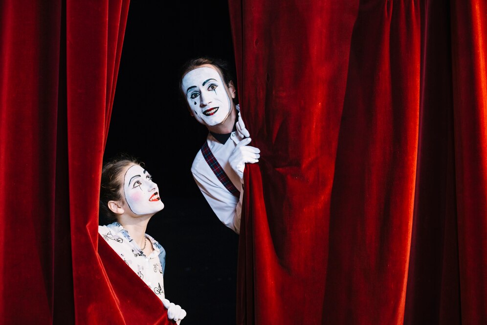 two mimes ready to perform for theatre