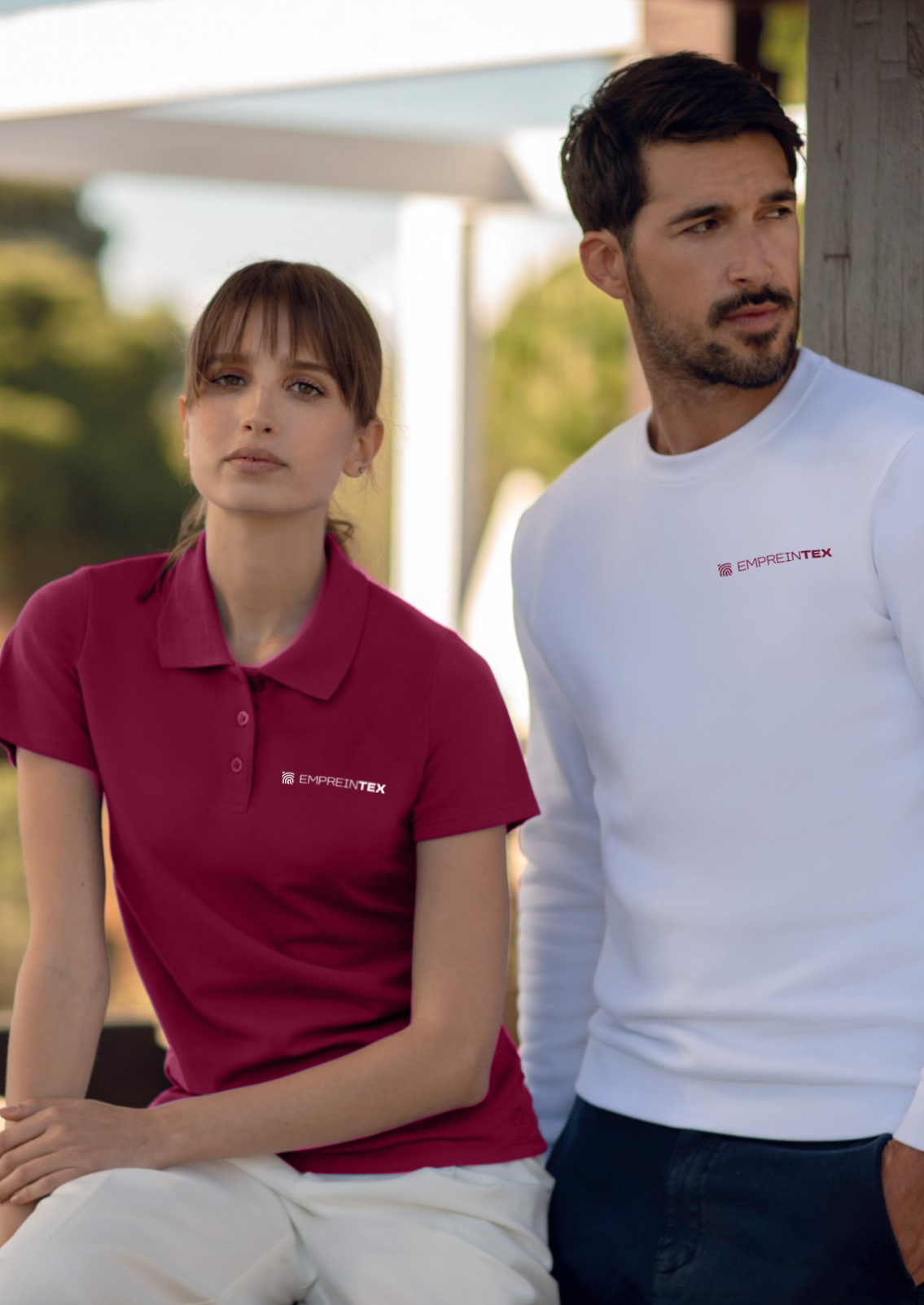 Couple portant des vêtements promotionnels personnalisés avec impression logo empreintex en sérigraphie sur coeur