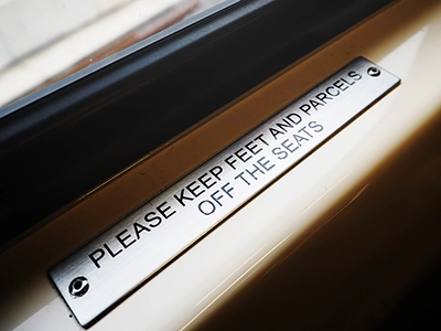 Plaque métallique de signalétique à personnaliser en gravure laser