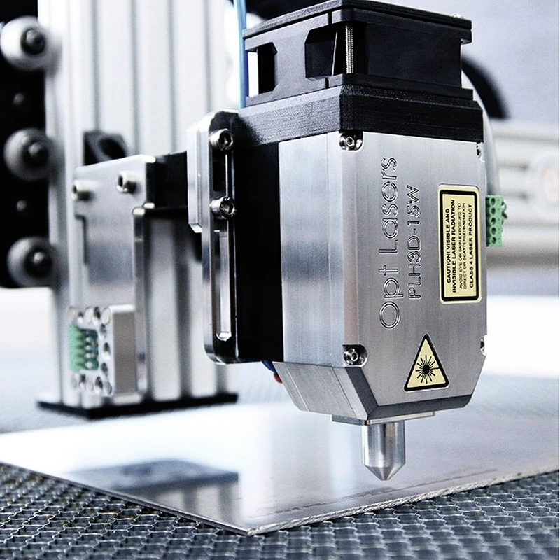 Gravure laser personnalisée sur plaque de métal