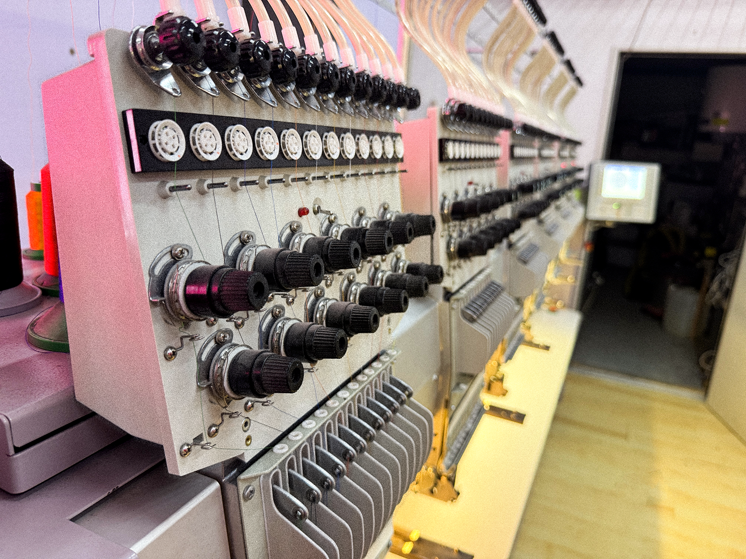Broderie industrielle réalisée dans l’atelier Empreintex