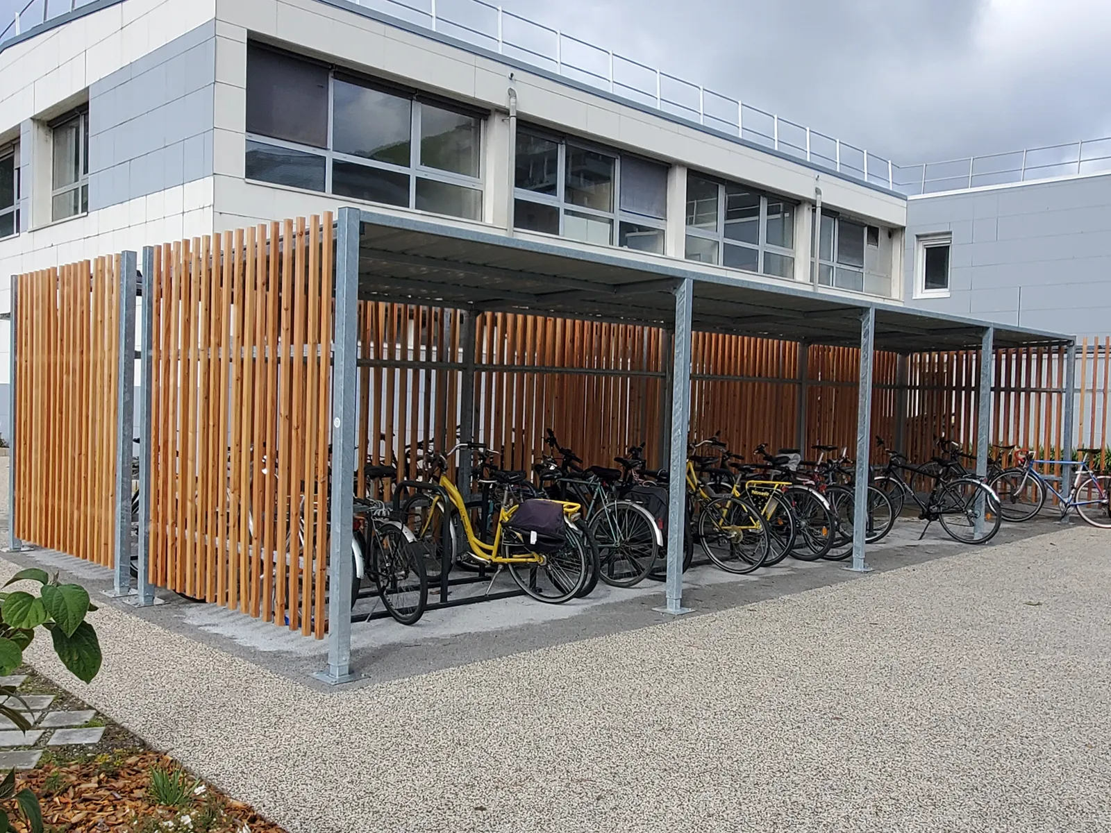 abri pour velo design et fabrication locale
