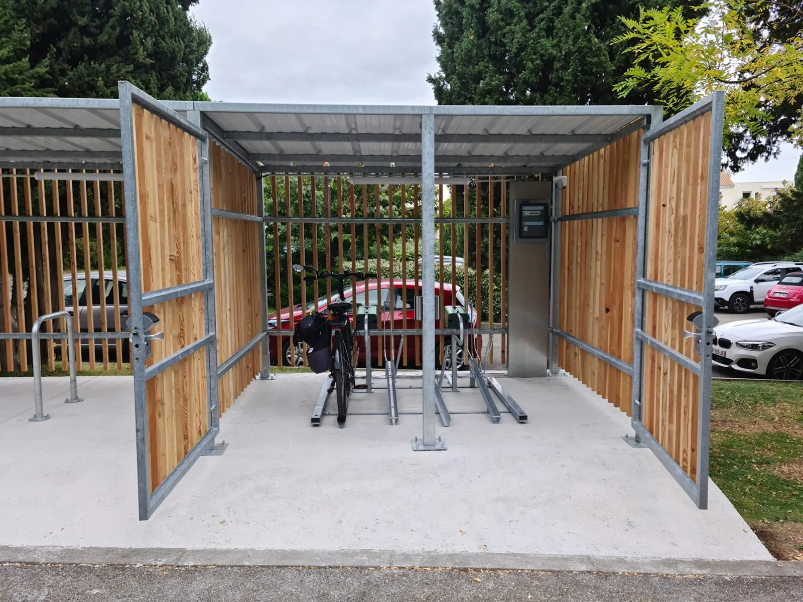 abri de velo bois pour copropriétés urbaines