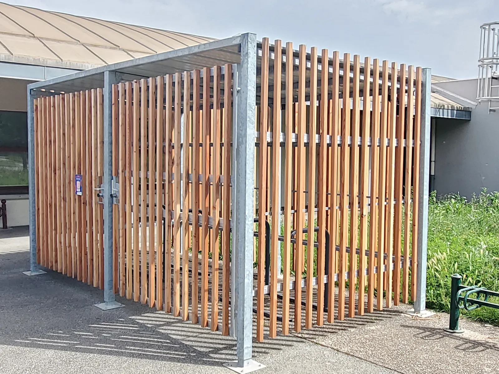 abris vélo extérieur haut de gamme fabriqués en France