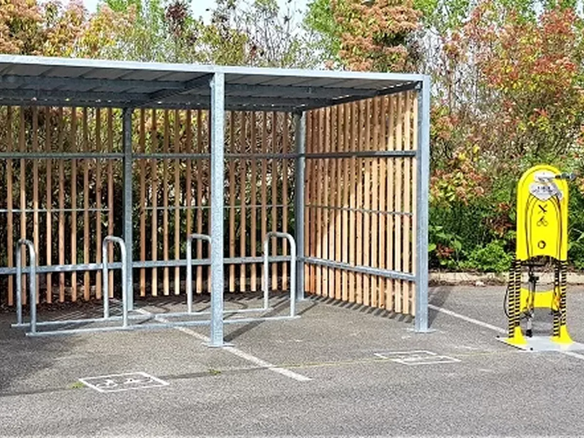 abris vélo bois avec bardage vertical sur mesure