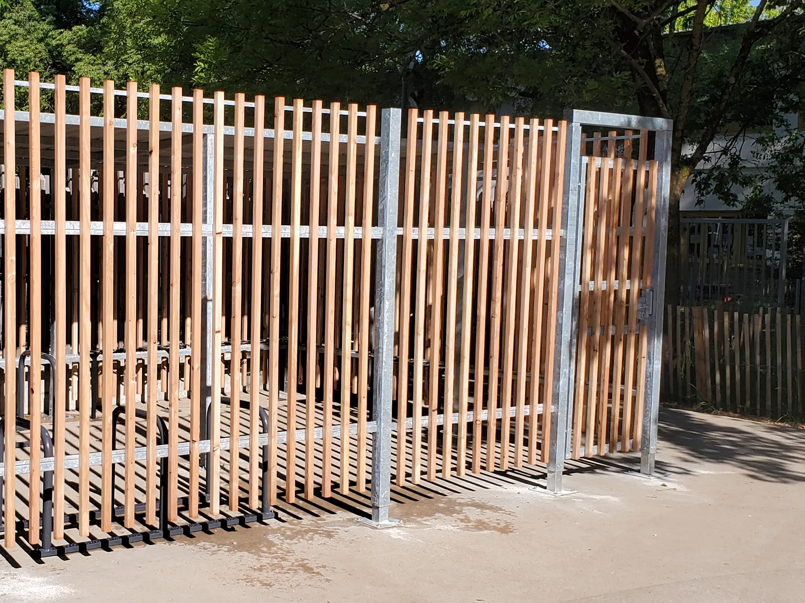 abri velo metallique résistant pour entreprise