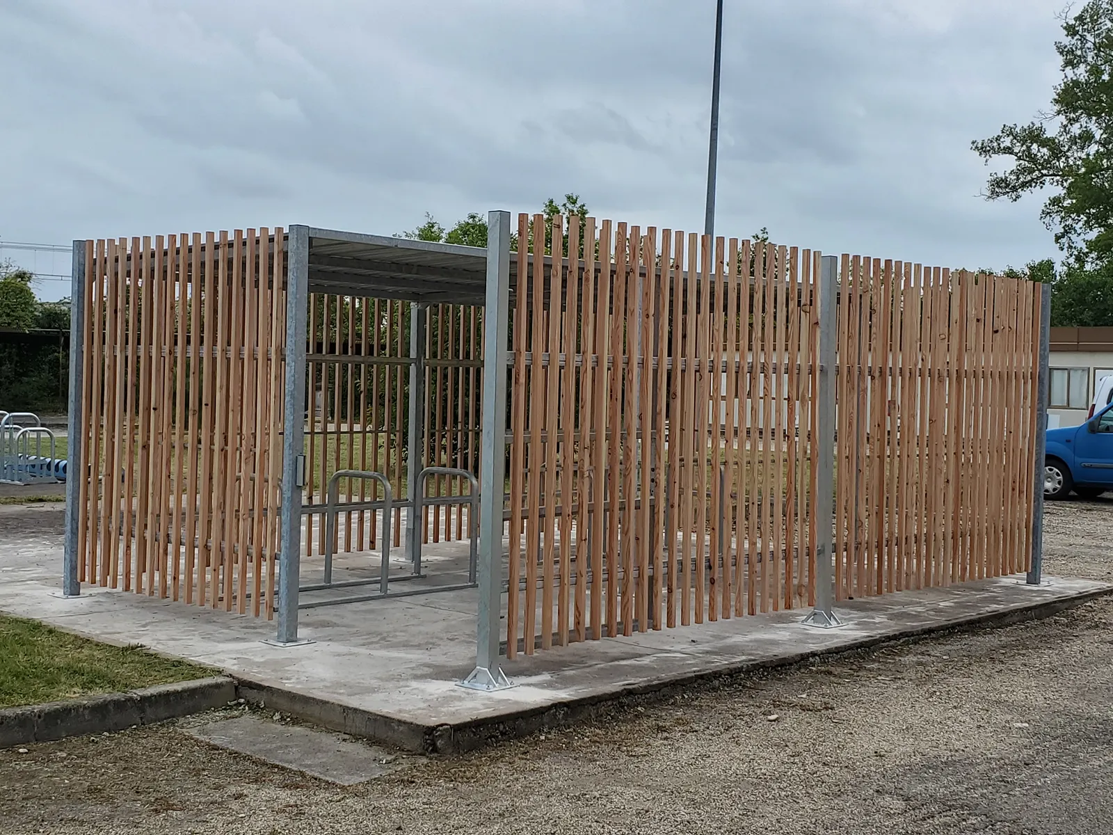 abri velo securise avec système de fermeture renforcé
