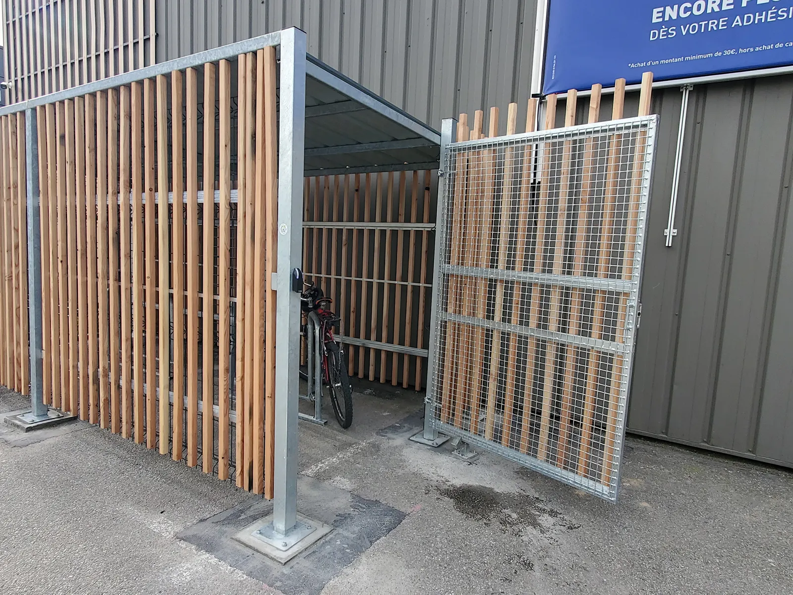 abri velo securise pour stationnement collectif