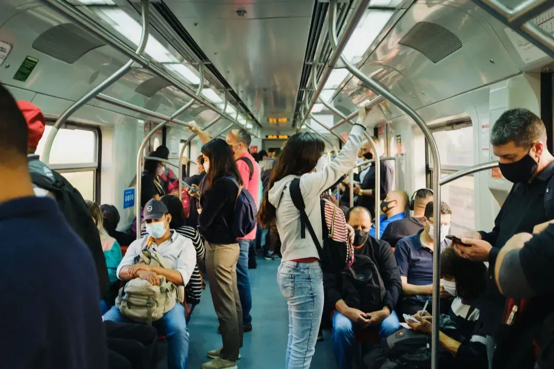 Aufnahme von Passanten in der U-Bahn in Sao-Paolo