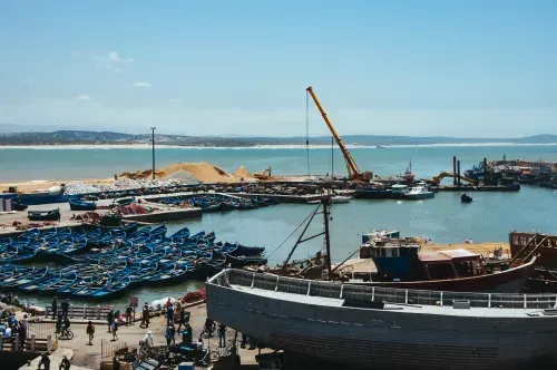 Hafenszene in Essaouira, Marokko 