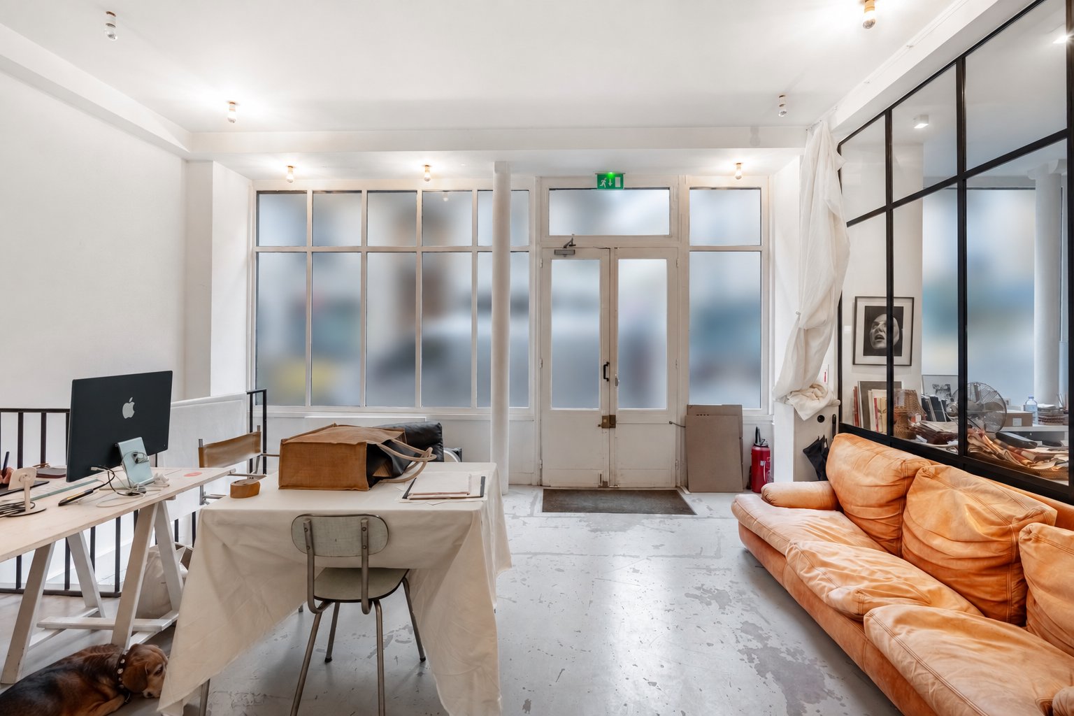 Quartier Paris 11e Arrondissement – Un local commercial de 110m² Carrez au rdc étage.