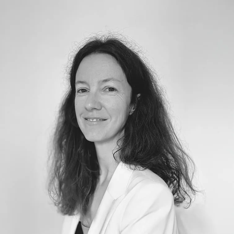 Portrait de Sandrine Meyer, consultante et formatrice CMC en management d’équipes et gestion de projet dans le secteur public.