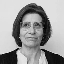 Portrait de Corinne Touret, Maître de Conférences HDR en Droit Public à l’Université de Tours, Directrice du Master « Droit et gestion publique locale » et experte en décentralisation et responsabilité des élus locaux.