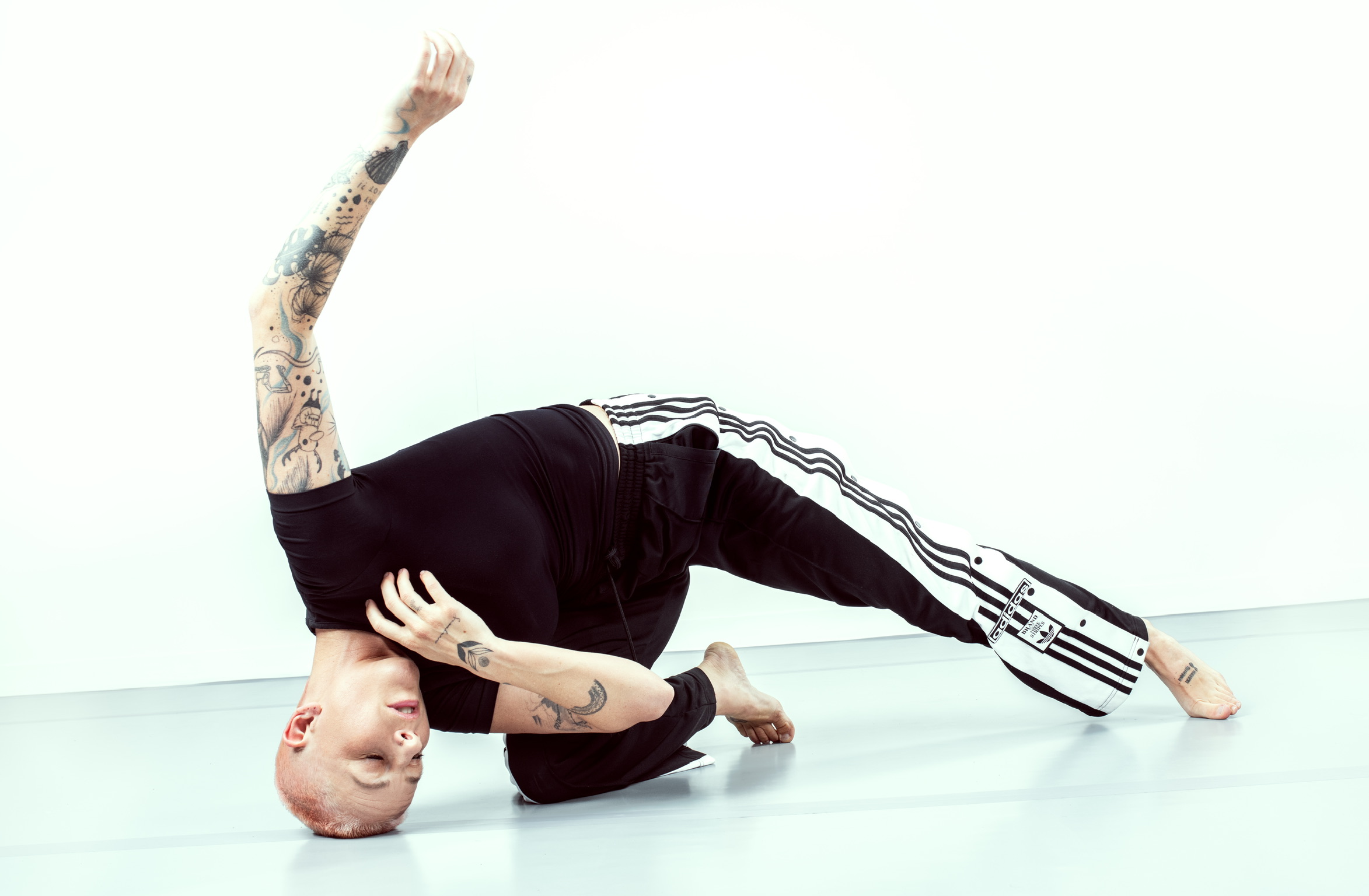 [background image] image of art exhibition space (for an art gallery)