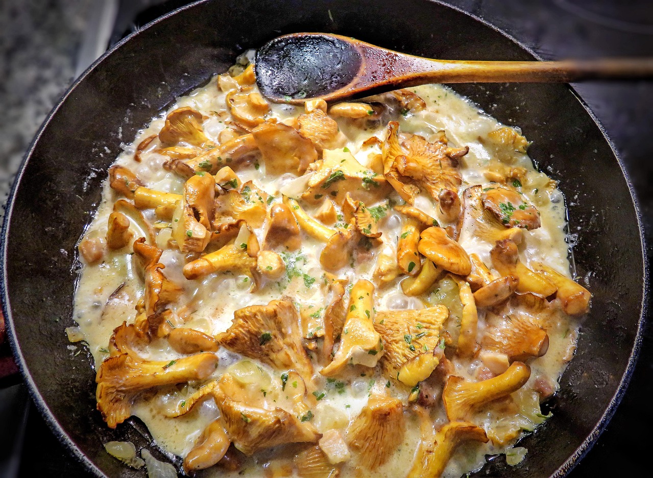Your Guide To Cooking, Storing, Wine Pairing & Recipes For Chanterelle Mushrooms