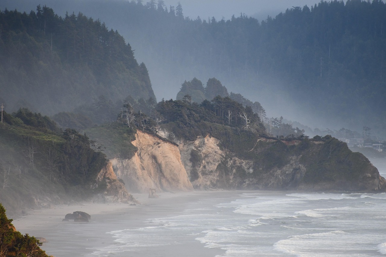 Cleft of the Rock Light in Yachats Oregon: Hidden Lighthouses