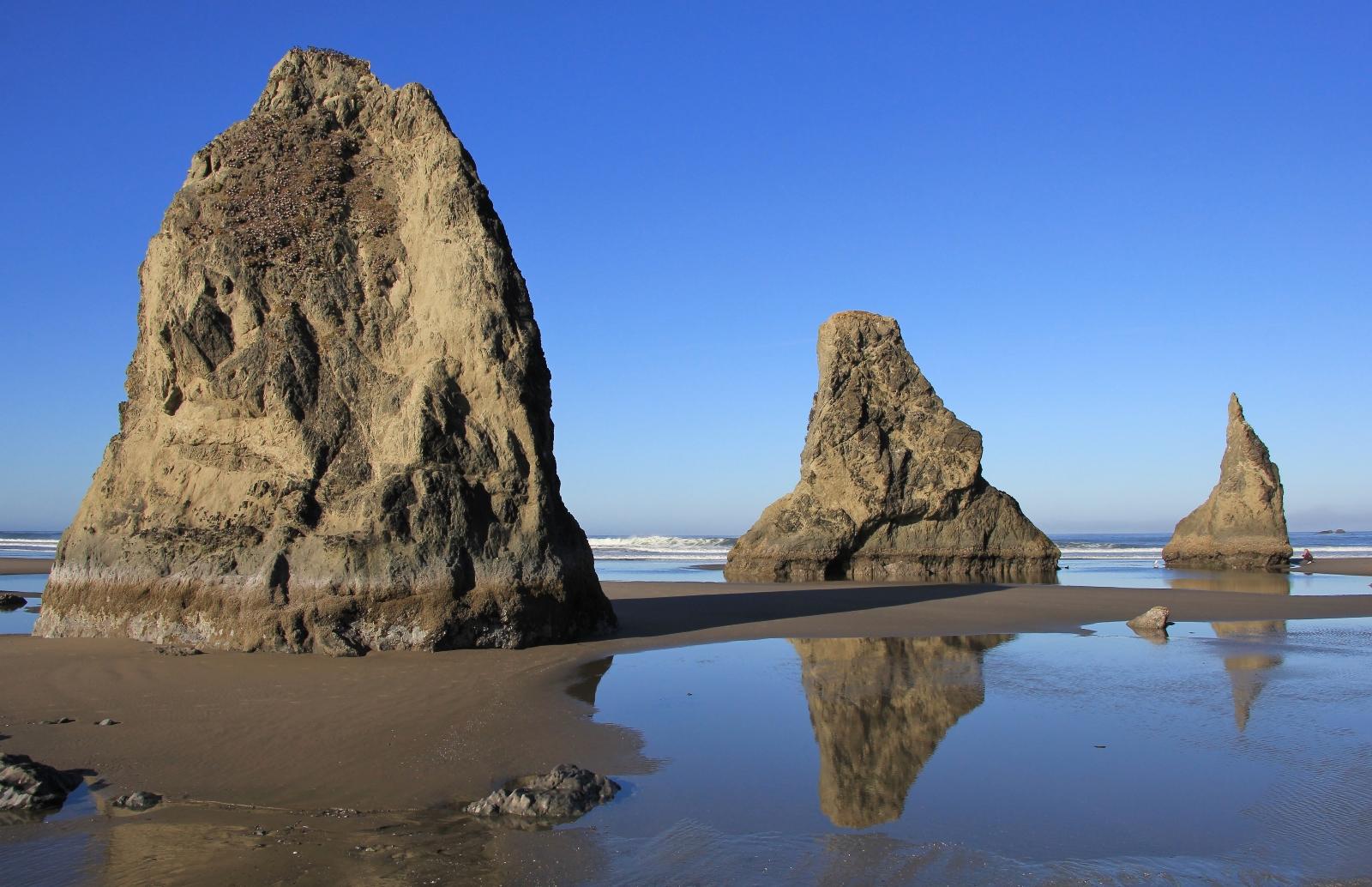 How Did Huge Lava Rocks Appear on the Oregon Coast?