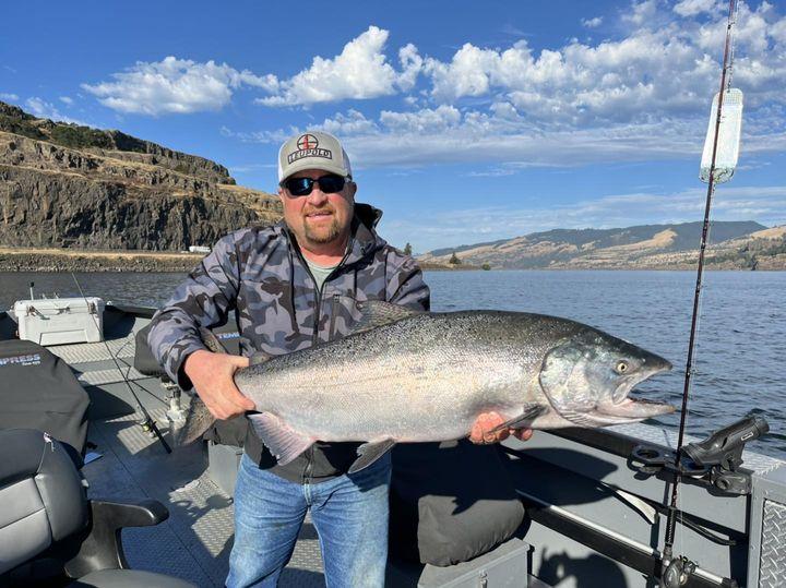 Fall Salmon Are Still Running! What’s Coming Through Bonneville Dam Right Now?