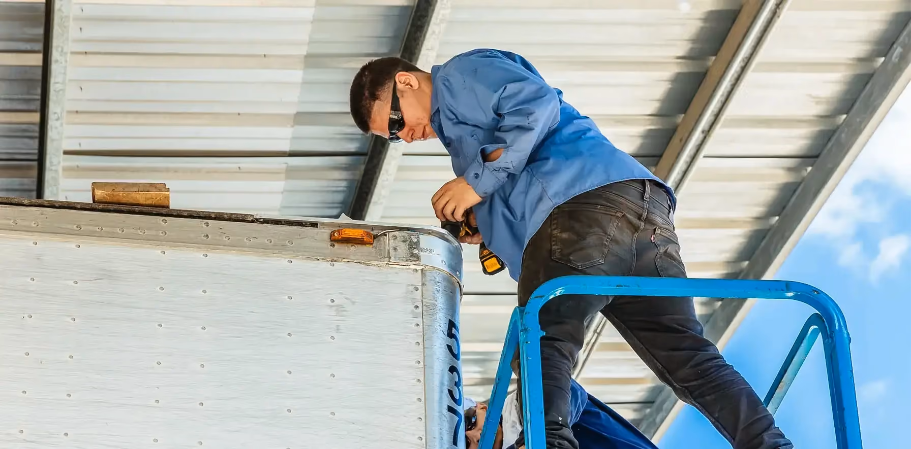 Mechanic providing trailer repair in St George, UT