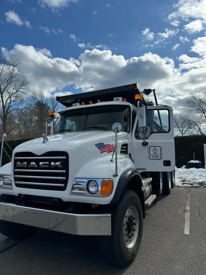 5 Septic Distribution Box Warning Signs in Connecticut This Fall