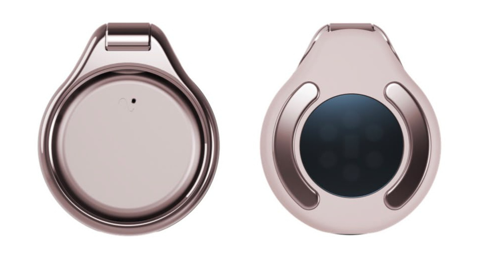 The Vire Clip in nude pink with a rose gold ring