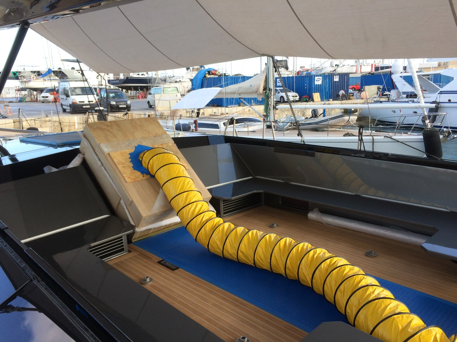 Technischer Einsatz beim Yacht Refit vor Ort in der Werft