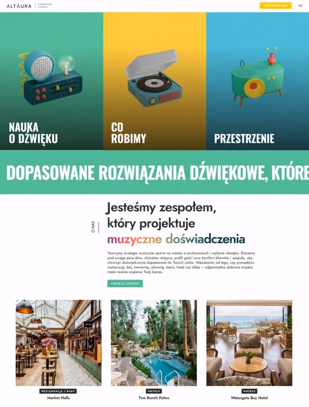 Strona internetowa z trzema kolorowymi panelami z napisami „Nauka o dźwięku”, „Co robimy” i „Przestrzenie”, zawierająca stylizowane ilustracje sprzętu dźwiękowego, nagłówek o dostosowanych rozwiązaniach dźwiękowych, opis projektowania wrażeń muzycznych oraz zdjęcia sal targowych i hoteli Two Bunch Palms i wnętrz hotelu Watergate Bay.