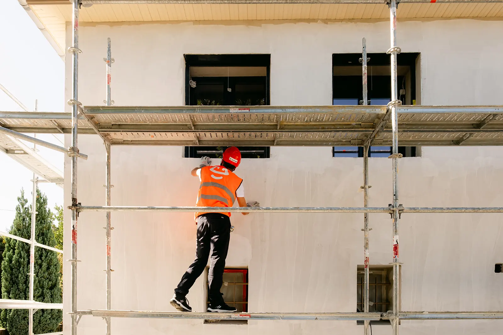 Photo d'un conducteur de travaux sur le chantier