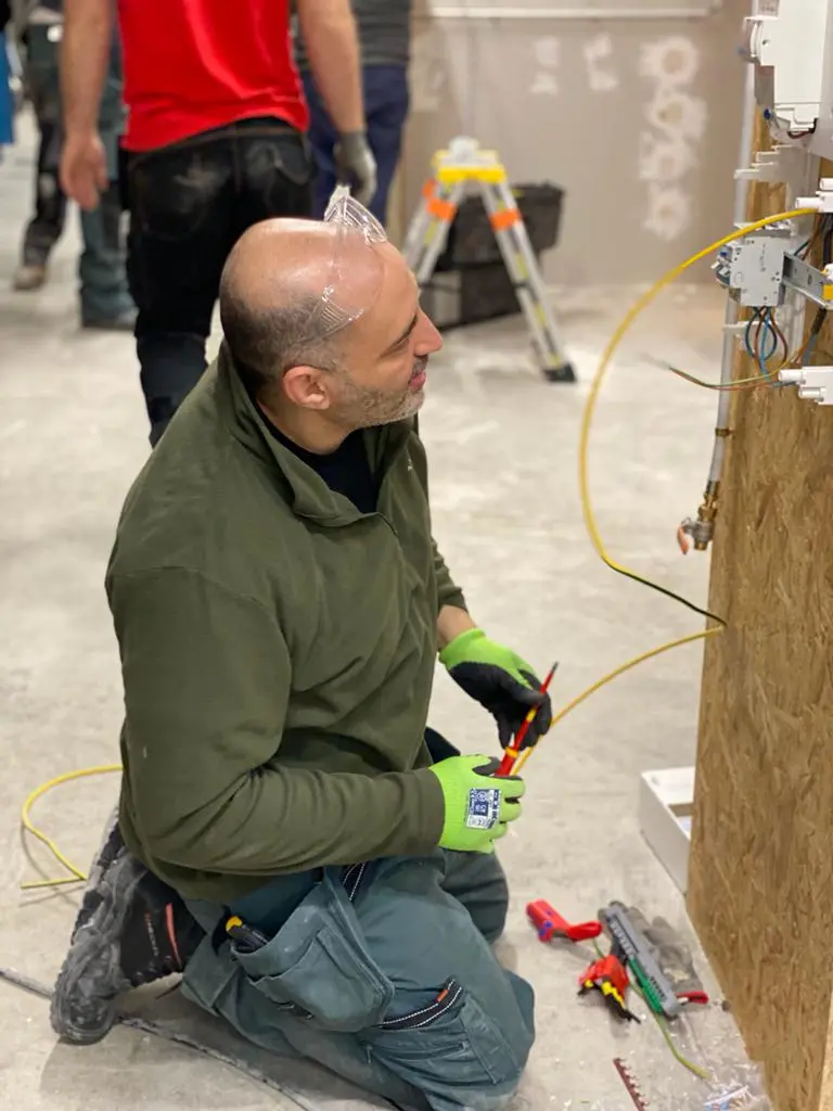 Technicien de maintenance sur le terrain 