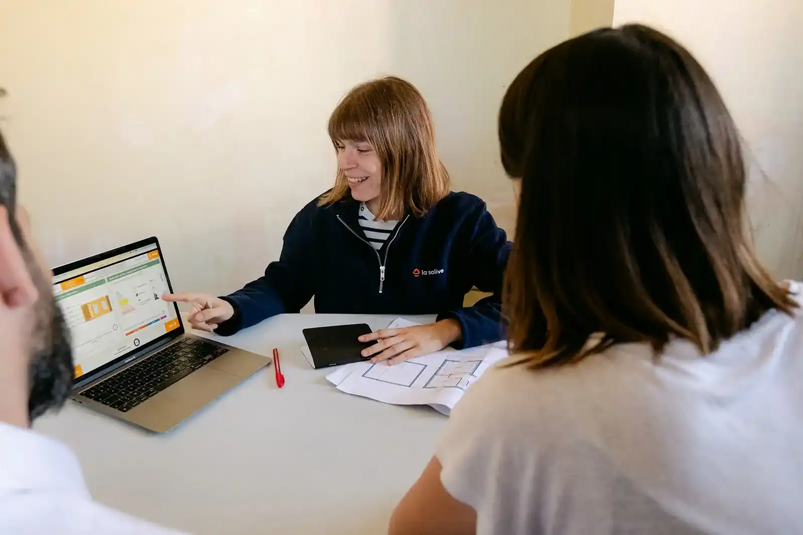 Des personnes en reconversion professionnelle dans le BTP