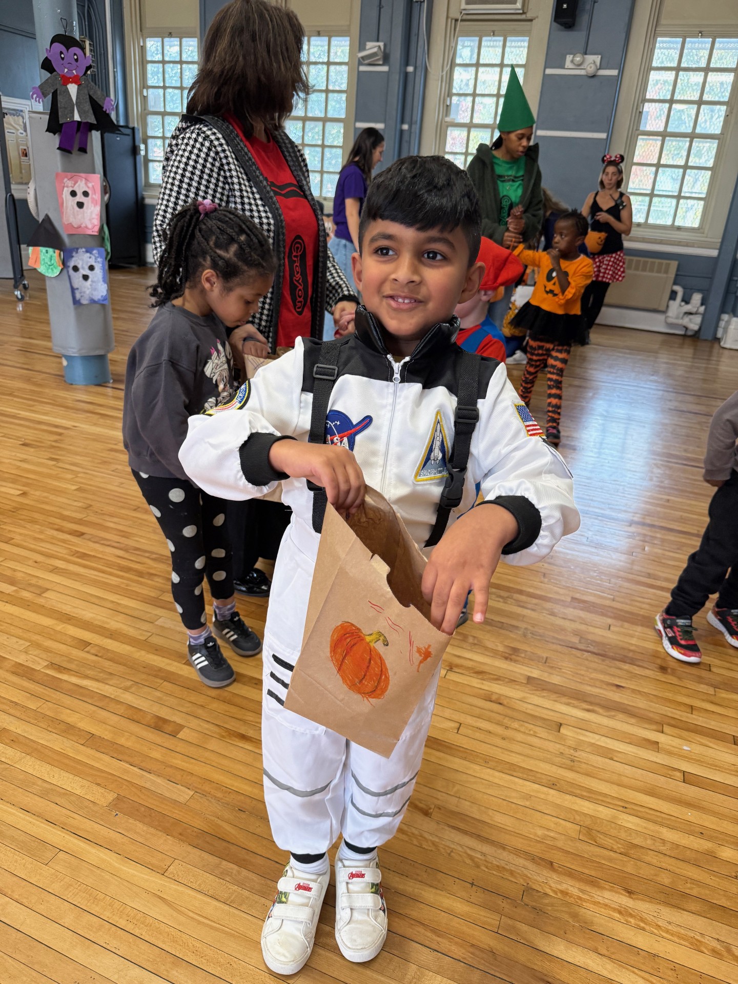 A kid in white tracksuit