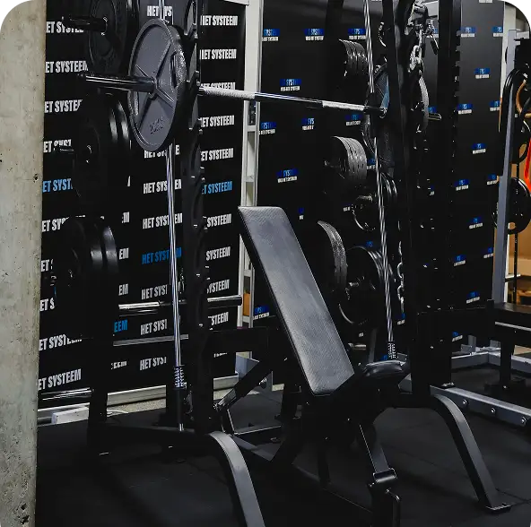 een fitnesstoestel in de fitness van personal coach Jonas Jolie.