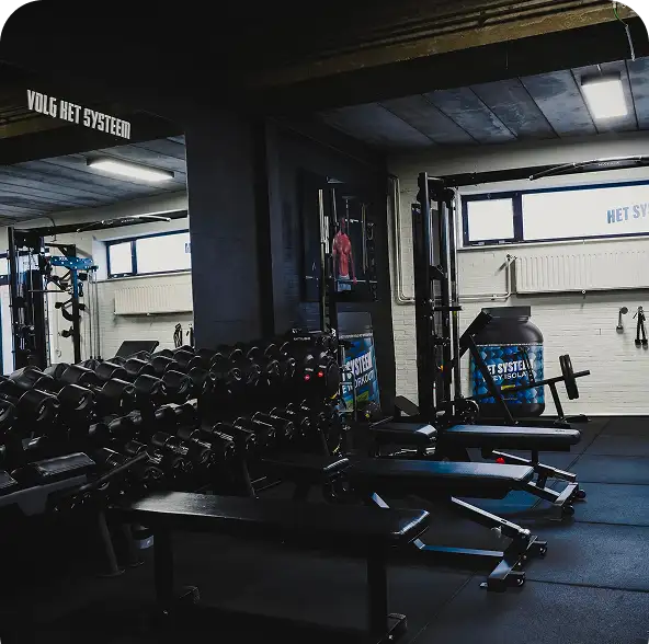 een fitnesstoestel in de fitness van personal coach Jonas Jolie.