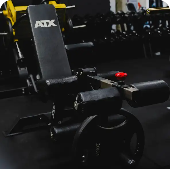 een fitnesstoestel in de fitness van personal coach Jonas Jolie.