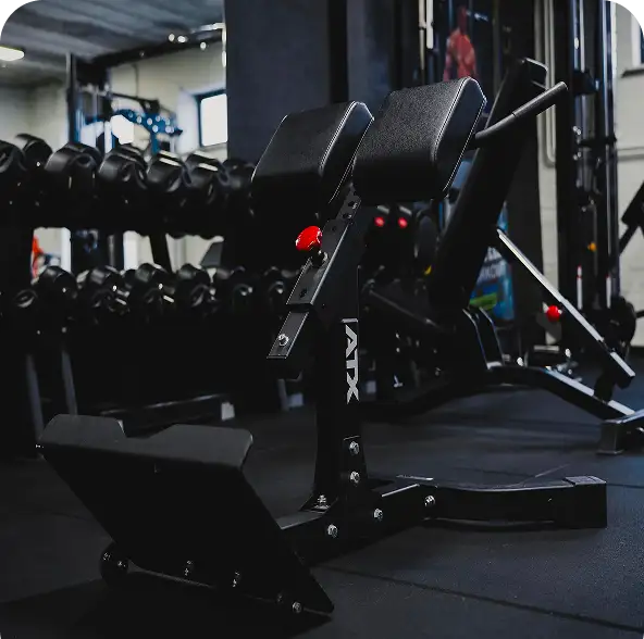 een fitnesstoestel in de fitness van personal coach Jonas Jolie.