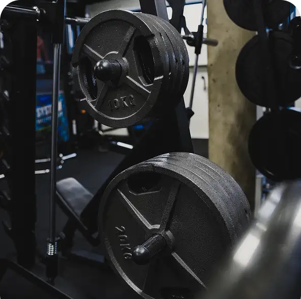 een fitnesstoestel in de fitness van personal coach Jonas Jolie.